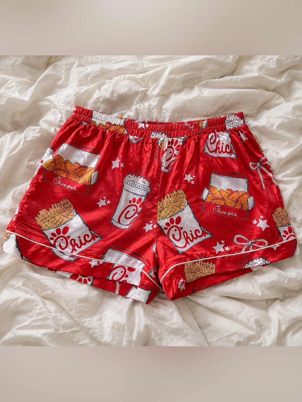 Sheshow Red Graphic Satin Pajama Set - Short Sleeve Top & Shorts Sz L - Picture 3 of 3